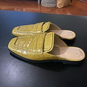 Marc Fisher Flyta Loafer Style Flat in Mustard Yellow Size 9